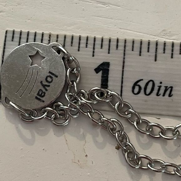 6” silver tone chain‎ bracelet and silver tone round “loyal” engravable charm - Picture 8 of 8